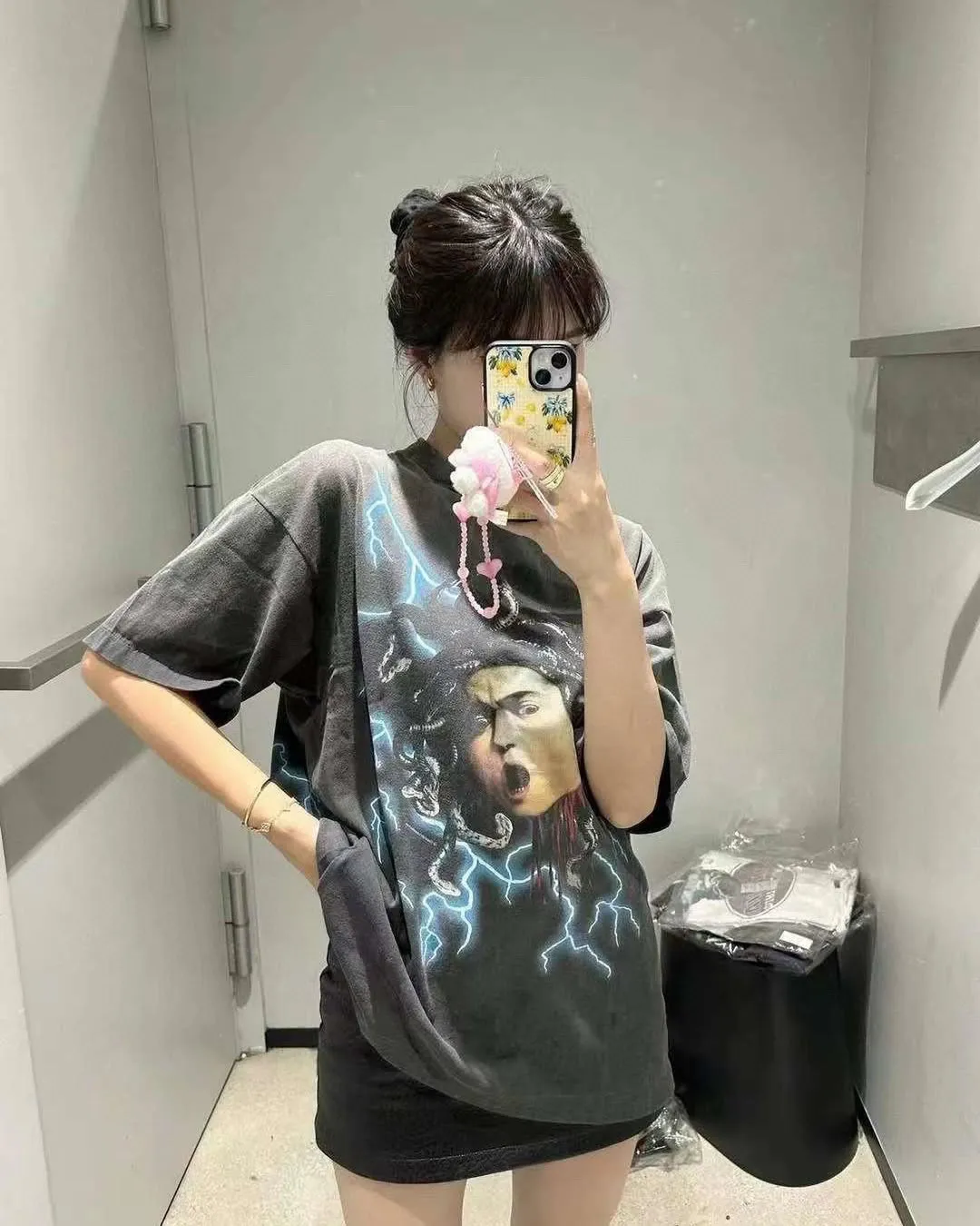 SAINT Mxxxxxx MEDUSA SS TEE/BLK Medusa Hydra retro sulfur-dyed short-sleeves, washed black S-XL, cylindrical fabric with no side seams, the open width is almost meaningless, Assute ready-to-wear dyeing, the whole piece faded, collar and cuffs frayed, many hangings, oversized printing position, genuine level restoration, customized joint main mark/wash mark/with little angel anti-counterfeiting